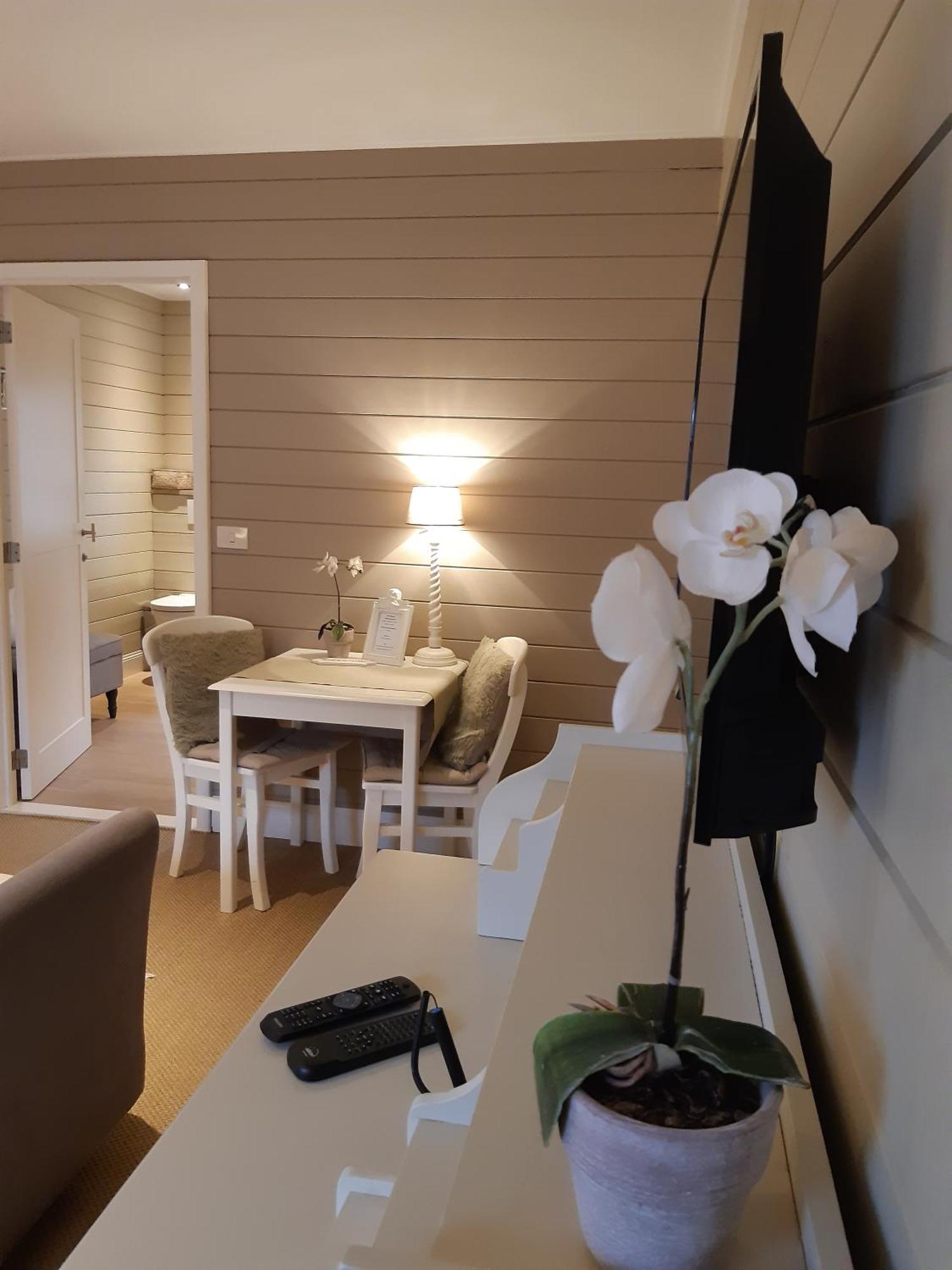 Casa-Cosi, Tourist & Business Suites & Flats With Reserved Parking And Private Terraces In Shared Garden With Seasonal Pool Included, Private Sauna Available Lokeren Ngoại thất bức ảnh